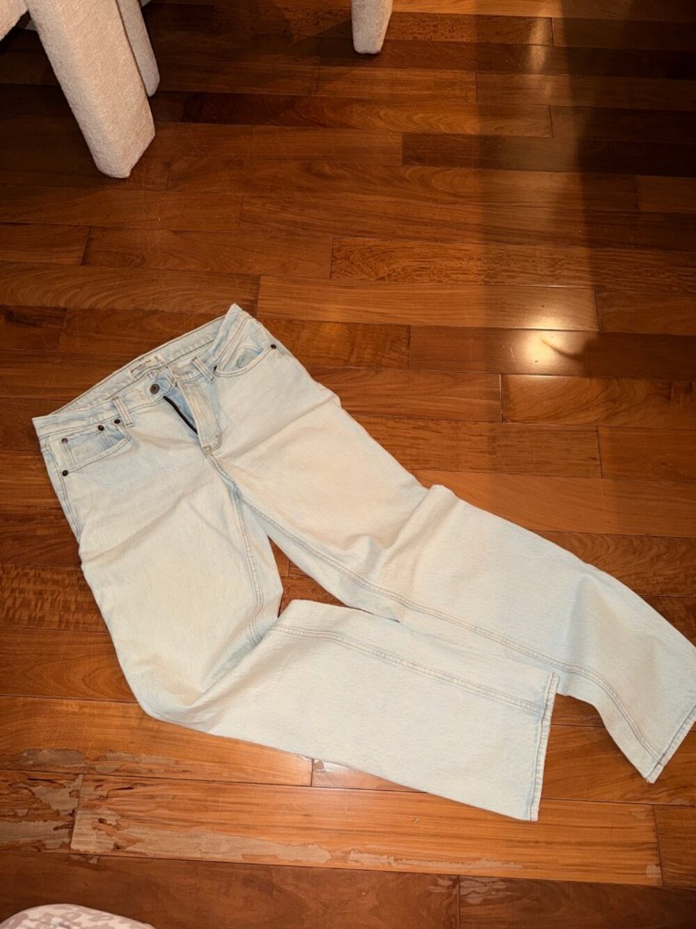 Abercrombie & Fitch The Straight Mid Rise Jeans